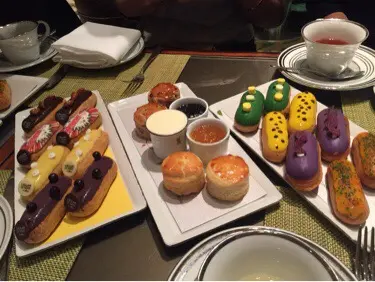 E'claire crossover tea set