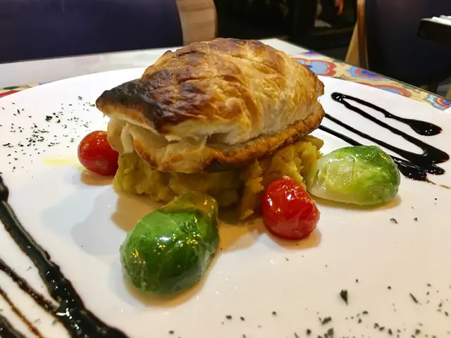 威靈頓牛柳伴蒜香牛油椰菜仔及番薯蓉