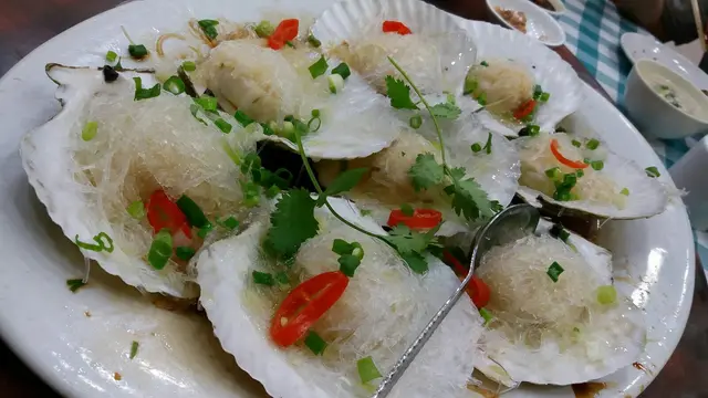 蒜茸粉絲蒸扇貝