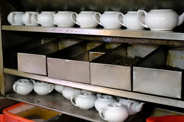 雪白的茶壺