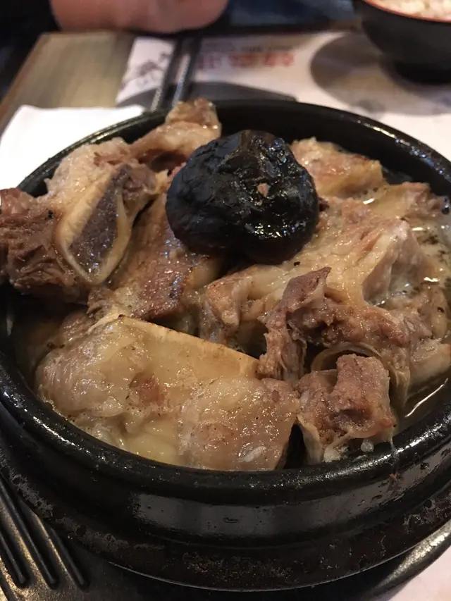 連小菜2碟、餐湯、白飯及飲品