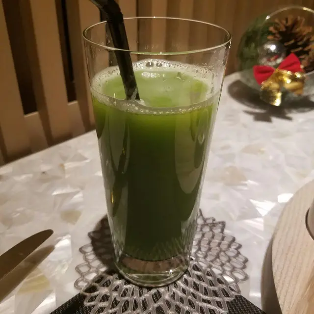 慢榨6青汁....加左健康既稀少糖....口感幼滑唔過甜...(飲左淡先記得影haha)