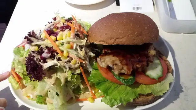 全麥漢堡焗釀雞肉漢堡扒