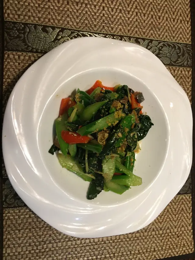 雖然餐牌無辣椒圖案，但都有少少辣，芥蘭好爽口～