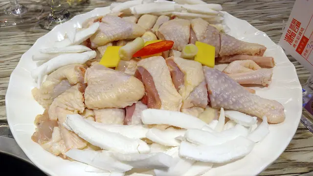 椰子清遠雞鍋 (1隻)