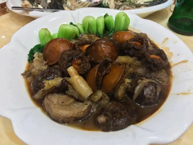 原隻鮑魚扣山珍海味