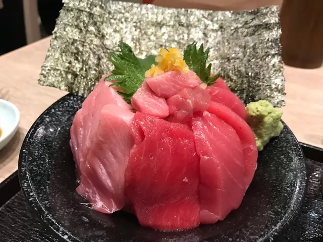 黑鮪丼