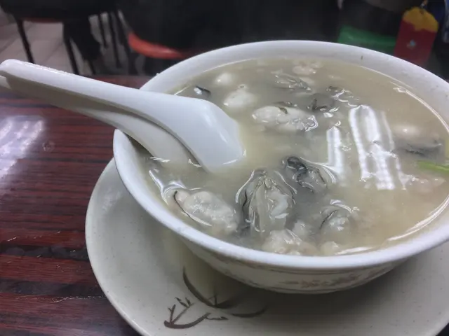 蠔仔如相中般大粒,粥入面有冬菜芫茜令粥更香而且減少蠔仔的腥味。