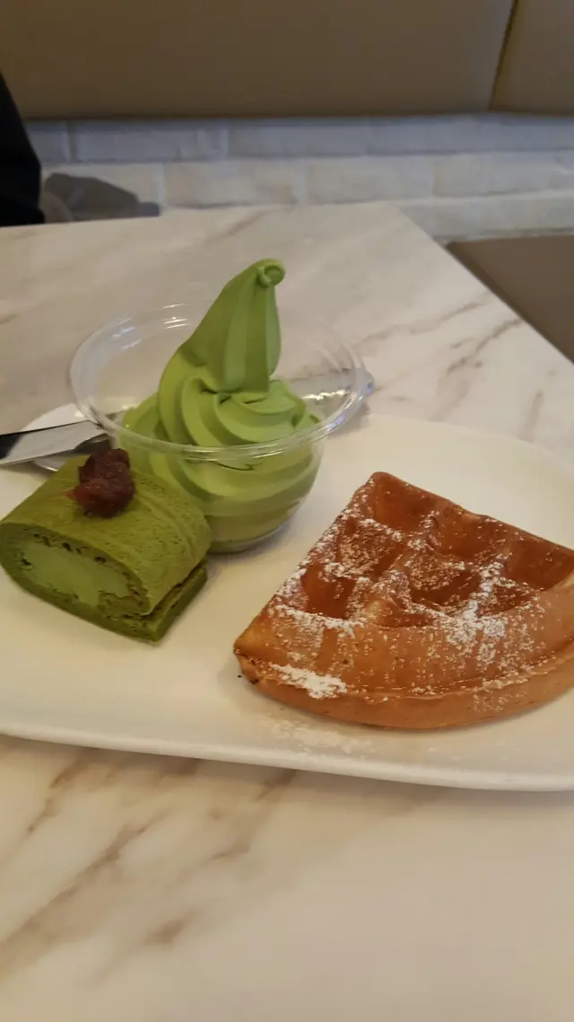 宇治抹茶紅豆卷、字治抹茶雪糕、梳乎窩夫