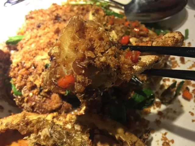 肥嫩扎實的蟹肉滲透着濃郁的蒜香，入口不會太辣，惹味香口，性價比高！☺️