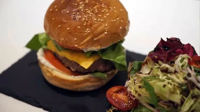 經典牛肉芝士漢堡