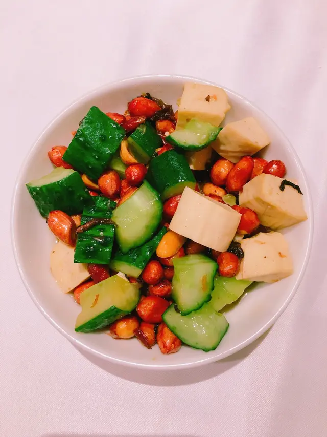 花生加入素雞和青瓜,比普通前菜有誠意