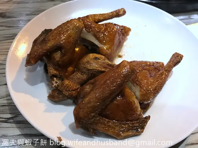 脆皮乳鴿