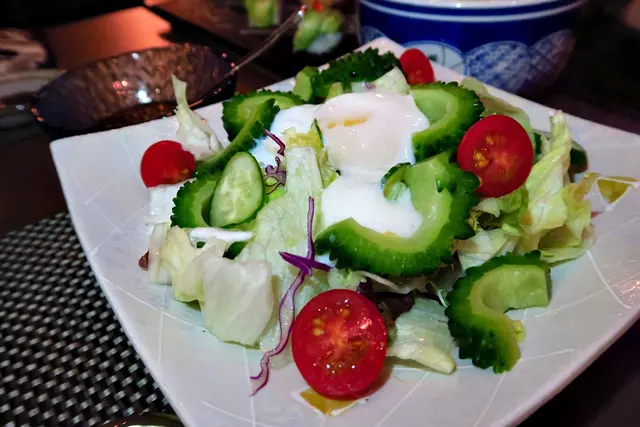 溫泉蛋伴日本苦瓜沙律