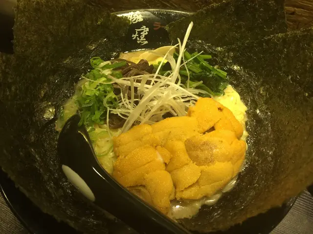 馬糞海膽味道鮮甜，質感軟滑，正！😋
海膽伴湯伴麵食又得，用紫菜包住食又得，就咁大啖擺入口都得！☺️