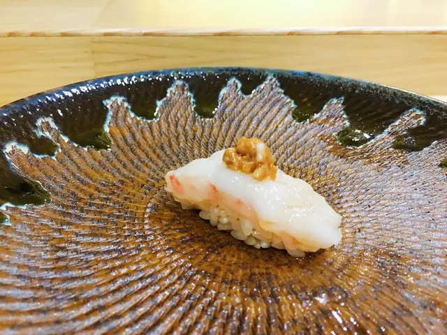 牡丹蝦配蝦膏壽司