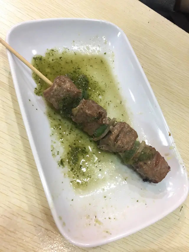 熱辣辣嘅和牛串，火候掌握剛好，鎖住肉汁。