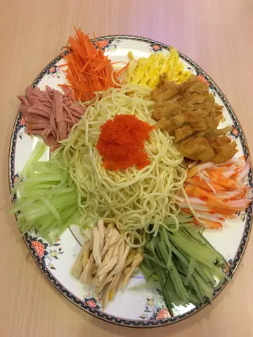 捞起冷面