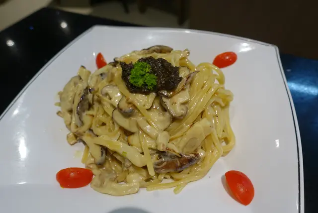 黑松露野菌雞肉意粉