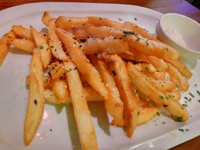 芝士松露醬薯條,香脆美味。