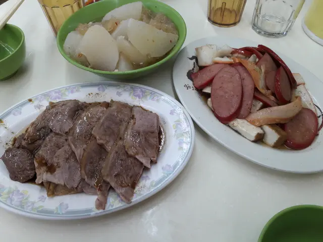 豬皮蘿蔔、紅腸墨魚、鵝片