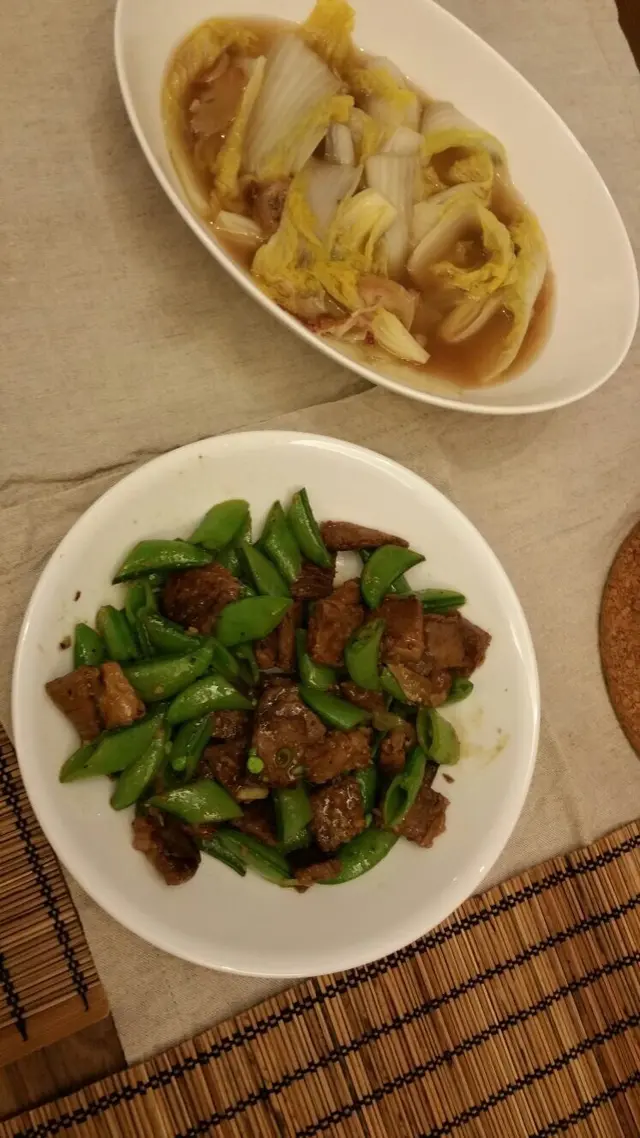 烟熏黑椒和牛粒配蜜豆