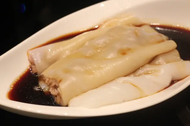 薑蔥和牛腸粉 (Rice Sheet Rolls with Wagyu Beef in Ginger and Spring Onion)