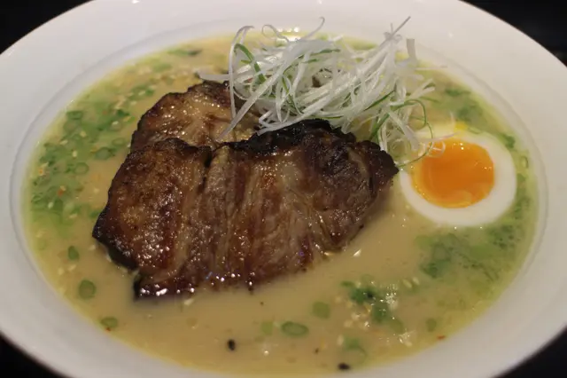 厚切叉燒拉麵豬骨湯