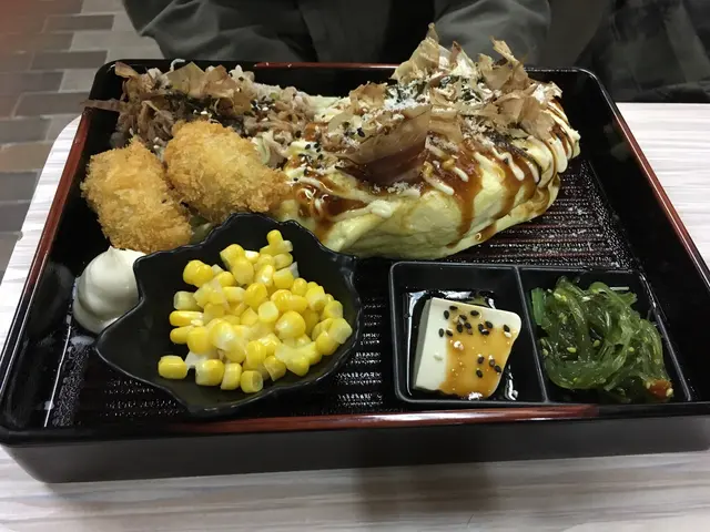 牛肉+炸蠔芝士蛋包飯