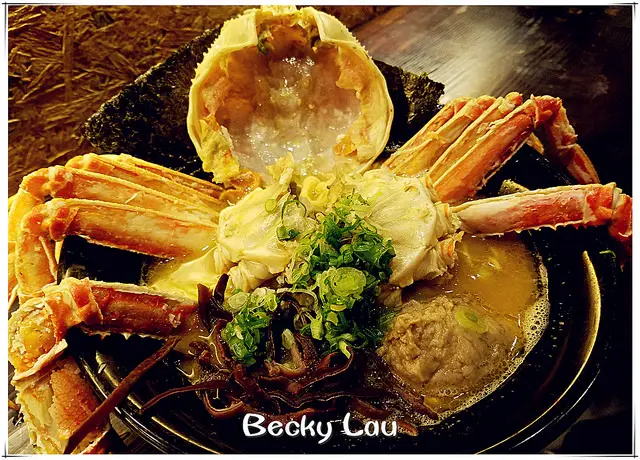 松葉蟹蟹腳部份經已開半殼