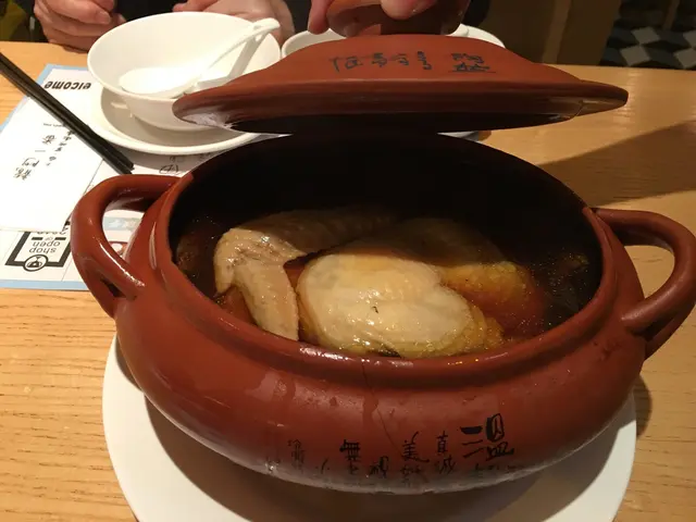 姬松茸燉雲吞雞湯