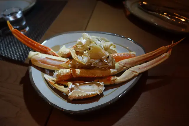 松葉蟹腳燒好後份量也很澎湃！