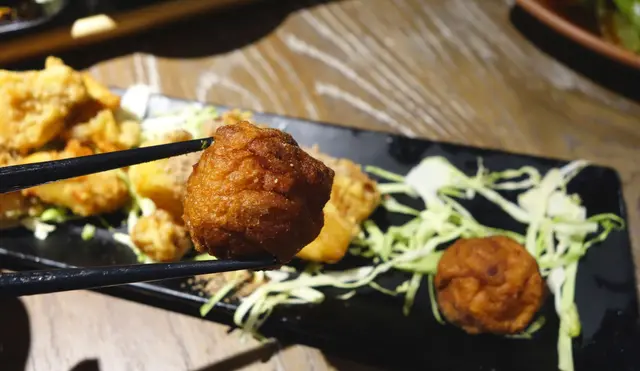 外層的脆度給鹽酥雞比下去, 但內裡的味道和彈牙口感令這丸子也是不錯的