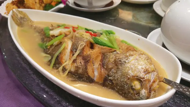 魚肉鮮香嫩滑, 不但沒有魚腥味的浮現, 這烹調方法也令魚香更濃郁