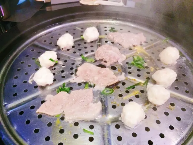 手打墨魚滑及手打蝦滑、日本宮崎放養豬梅頭肉