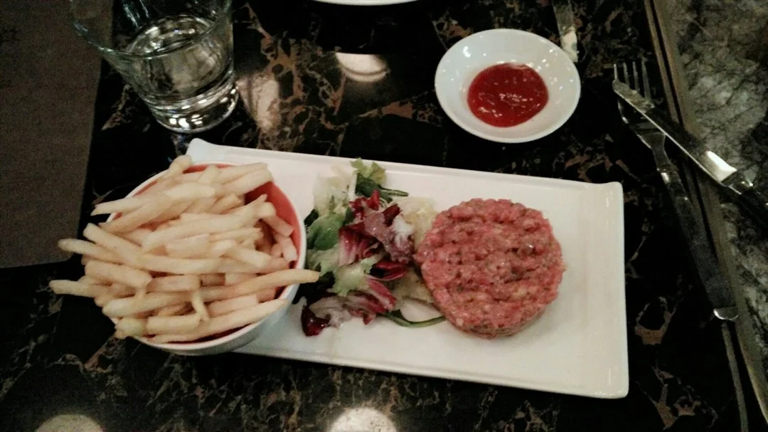 burger and beef tartar