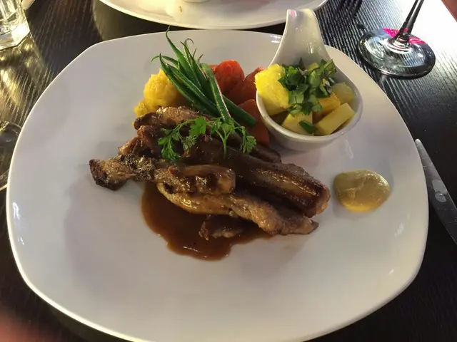 燒黑毛豬肋肉條