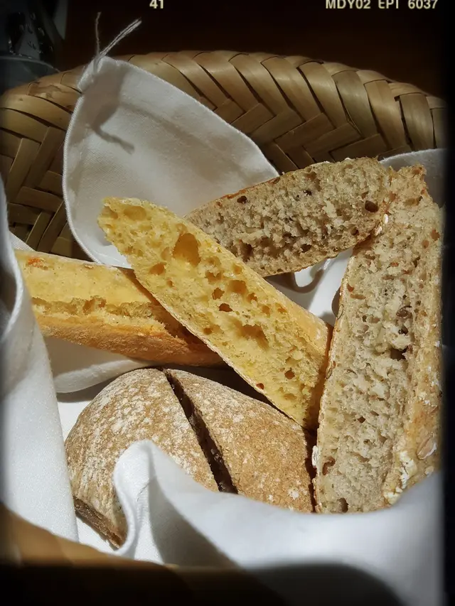 蕃茄包、燕麥包及水欖包