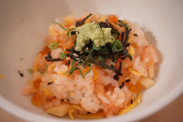 加入芝麻、香葱、紫菜同吃,層次更為豐富