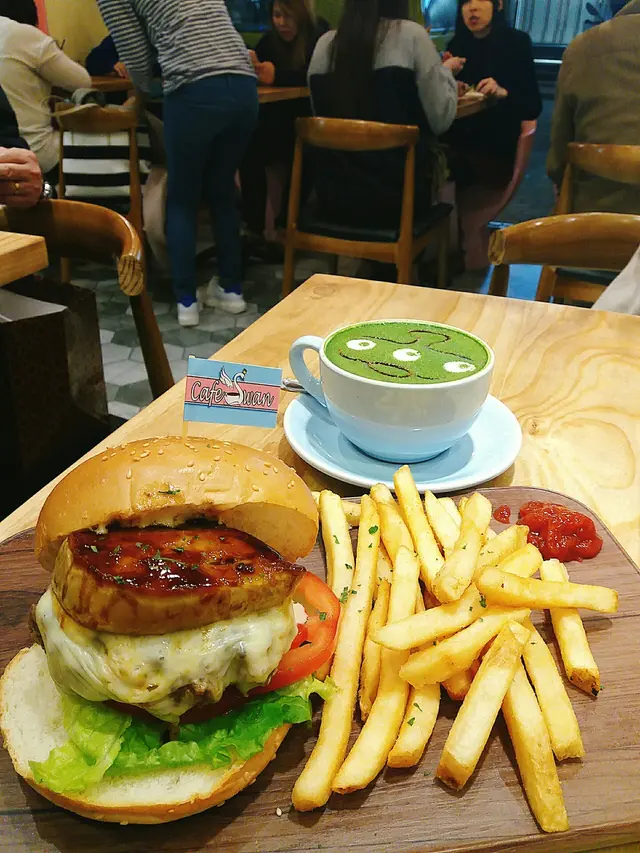 鵝肝和牛巨人漢堡