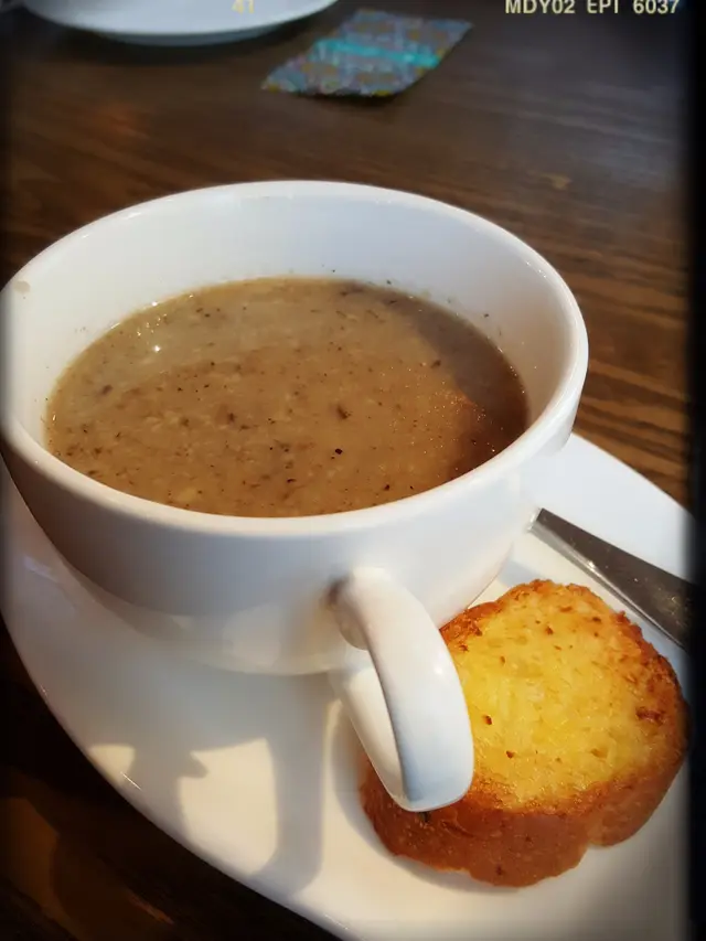 熱蘑菇湯（$48）