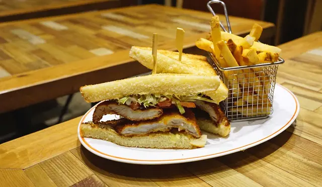 魚塊是用上龍脷柳, 給炸得金黃香脆