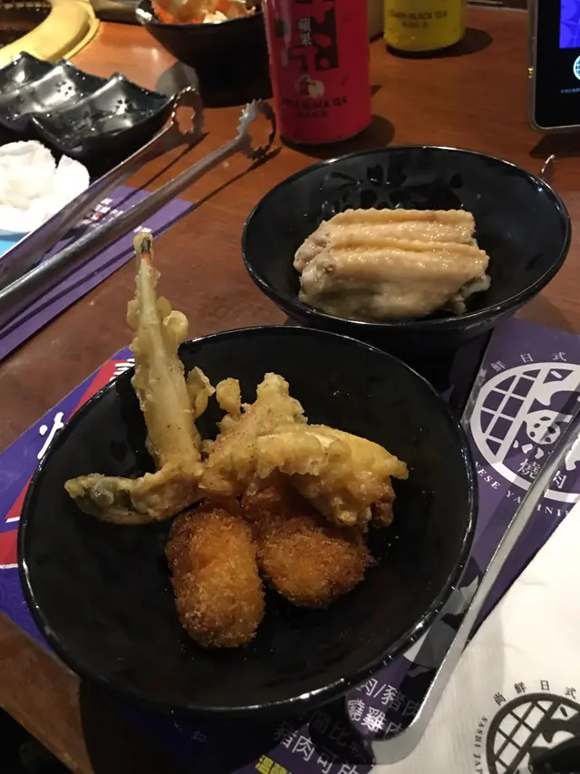 炸物好新鮮同埋熱辣辣 小食都好好味 特別有個醉雞翼同蟹籽沙律好正