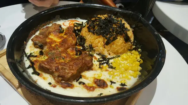 拉絲芝士BB豬肋骨拌泡菜炒飯