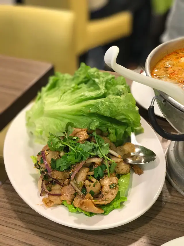 酸辣豬頸肉沙律