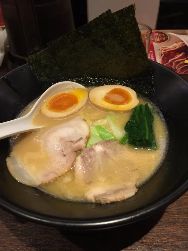 橫浜家系豚肉拉麵