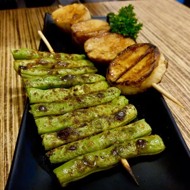 燒四季豆$14 沙茶醬燒雞脾菇$13