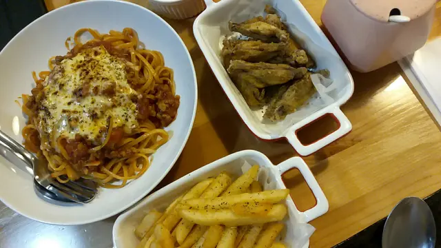 肉醬扁意粉+黑松露薯條+椒鹽雞翼