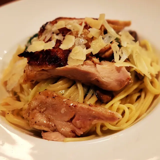 黑松露雞肉雜菌菠菜扁麵