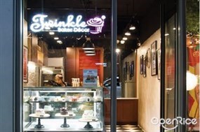 Twinkle Baker Decor